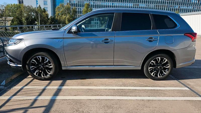 Gebraucht Mitsubishi Outlander P-HEV Plus 203 PS (149 kW) 2018 Grau SUV