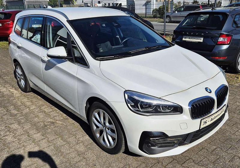 Gebraucht BMW 220 Gran Tourer 190 PS (139 kW) 2020 Mineralweiss metallic Van / Kleinbus