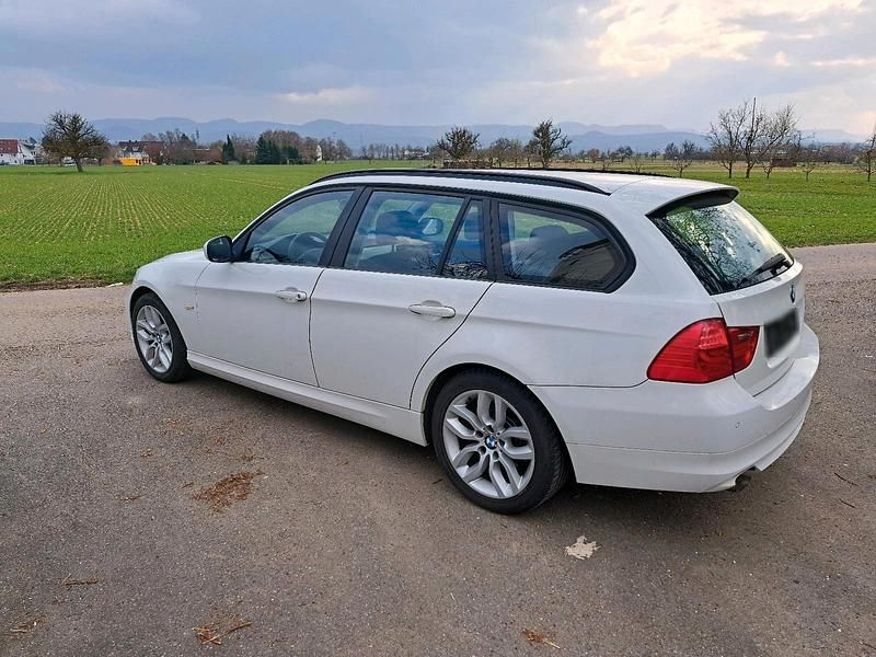 Gebraucht BMW 316 116 PS (85 kW) 2011 Weiß Kombi
