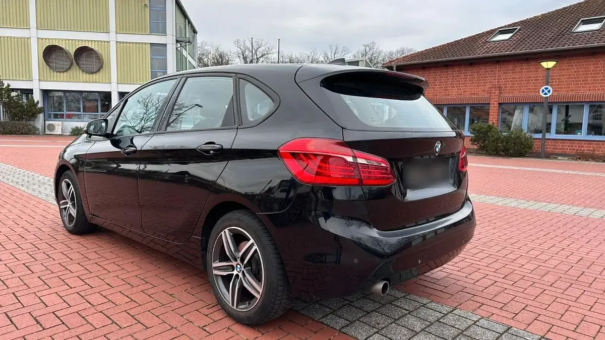Gebraucht BMW 216 Active Tourer Luxury Line 116 PS (85 kW) 2016 Schwarz Van / Kleinbus