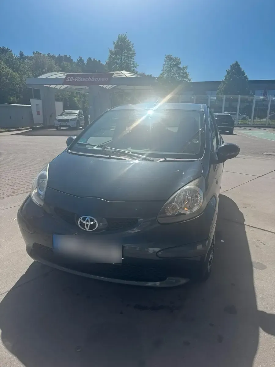 Używany Toyota Aygo 68 KM (50 kW) 2007 Szary Hatchback