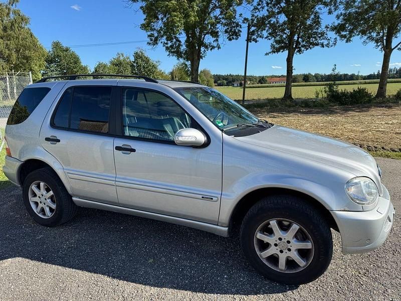 Grau Gebraucht 2003 Mercedes ML270 SUV | 4.999 € (Superpreis) - Bild 1/4