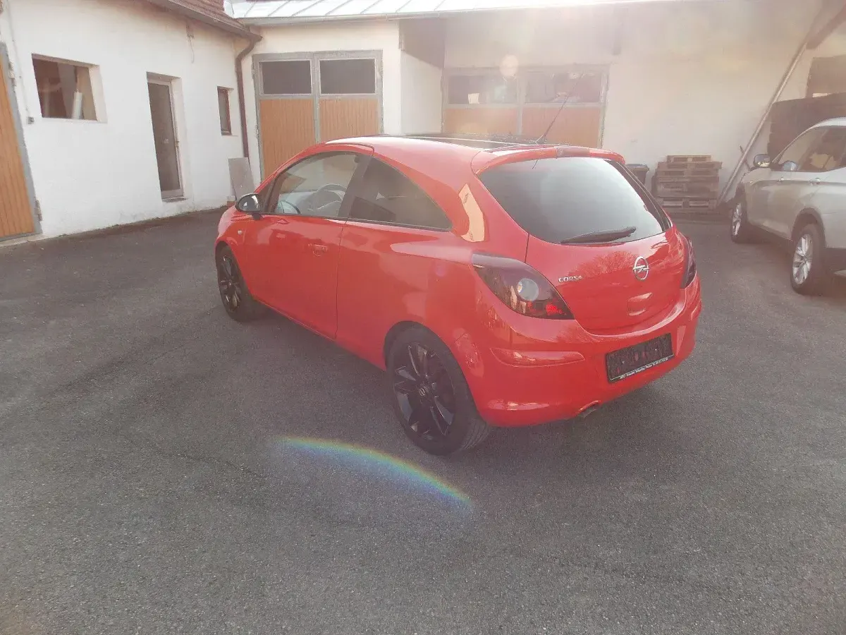 Usado Opel Corsa Color Edition 87 HP (63 kW) 2012 Vermelho Citadino
