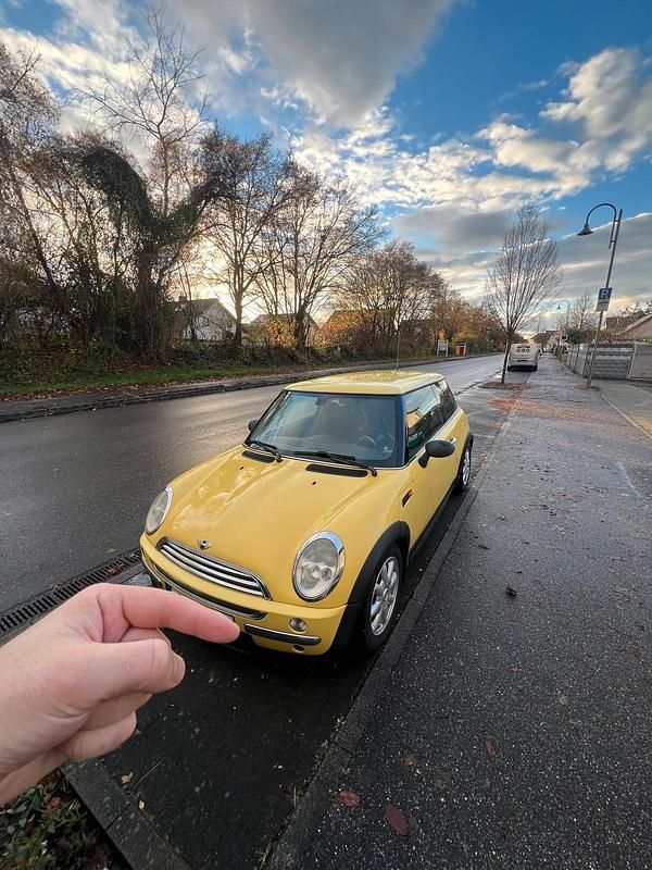 Gelb Gebraucht 2003 Mini Cooper Kleinwagen | 2.750 € - Bild 1/4