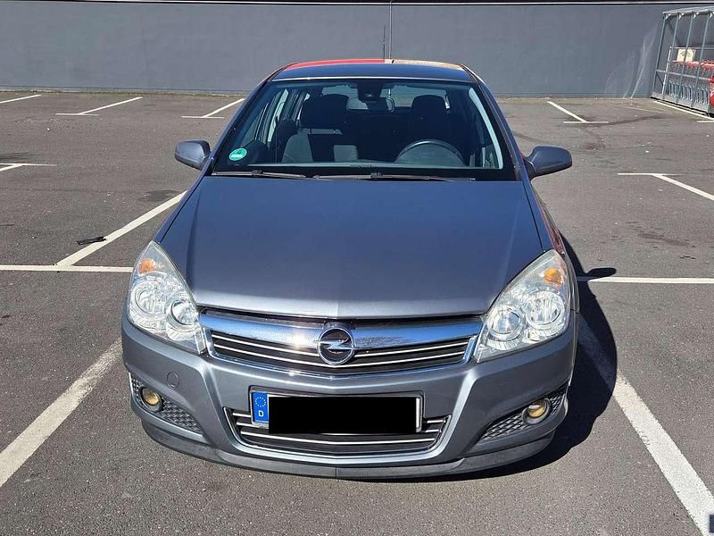 Grau Gebraucht 2007 Opel Astra Catch Me Limousine | 3.995 € (Etwas zu teuer) - Bild 1/4