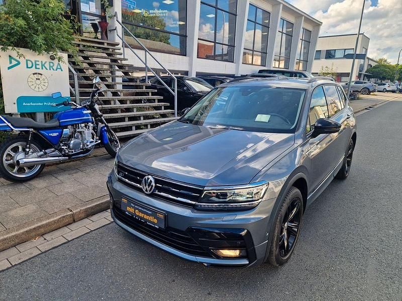Grau Gebraucht 2021 VW Tiguan Allspace Highline SUV | 28.850 € (Superpreis) - Bild 1/4