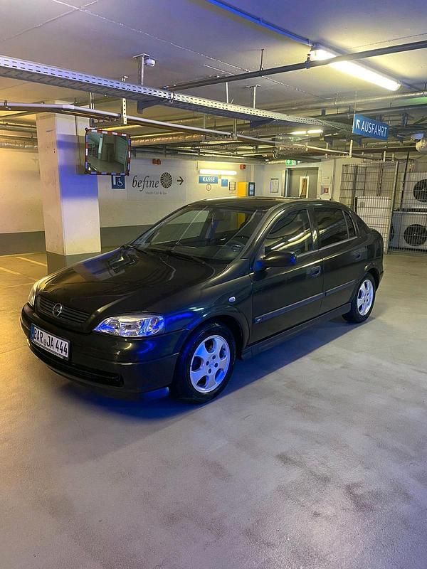 Schwarz Gebraucht 1999 Opel Astra Limousine | 799 € (Guter Preis) - Bild 1/4