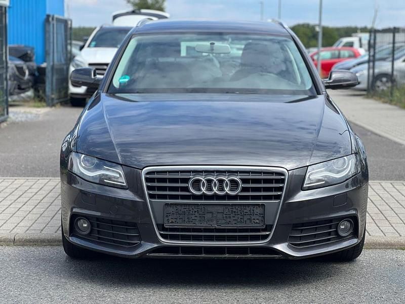 Grau Gebraucht 2011 Audi A4 Attraction Kombi | 5.990 € (Guter Preis) - Bild 1/4
