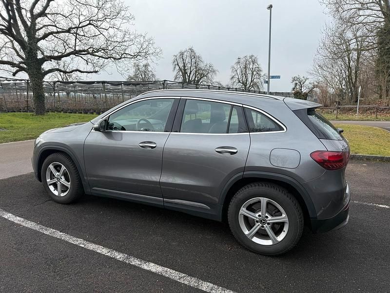 Gebraucht Mercedes GLA220 190 PS (139 kW) 2025 Grau SUV