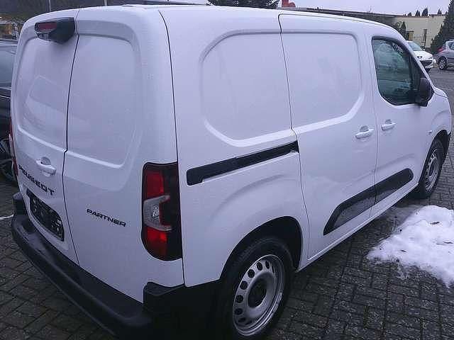 Gebraucht Peugeot Partner Premium 102 PS (75 kW) 2024 Lackierung weiss Van / Kleinbus