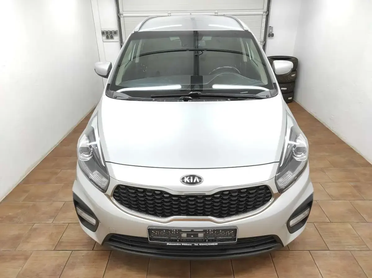 Używany Kia Carens 166 KM (122 kW) 2018 Srebrny Minivan