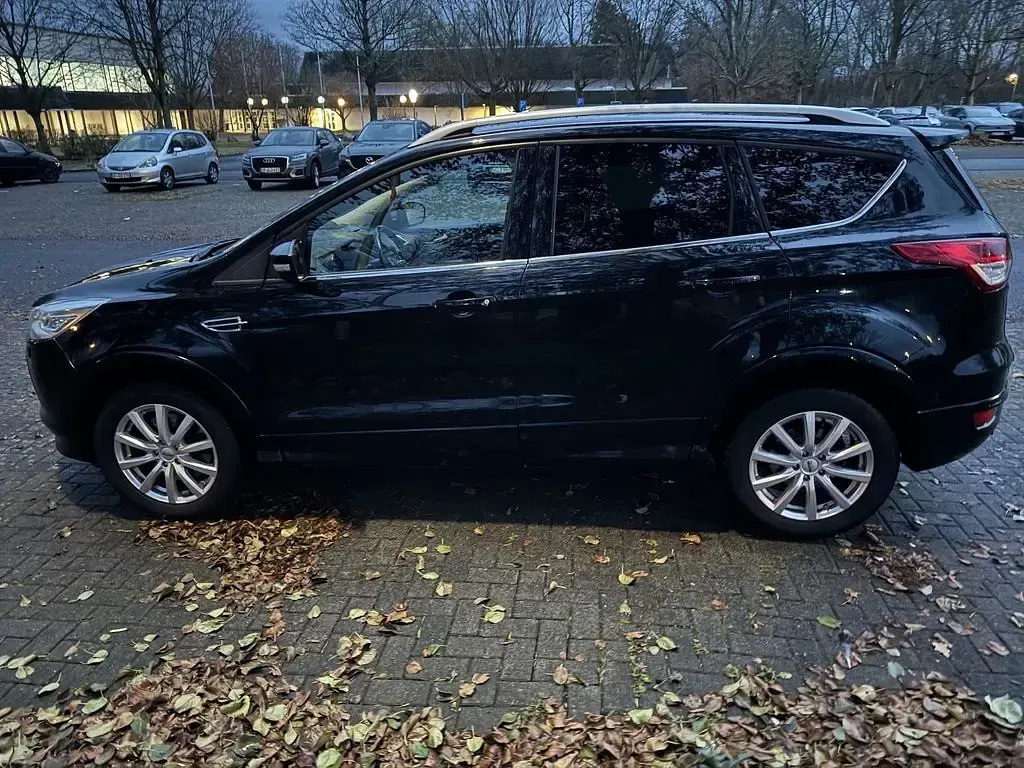 Gebraucht Ford Kuga 179 PS (131 kW) 2016 Schwarz SUV