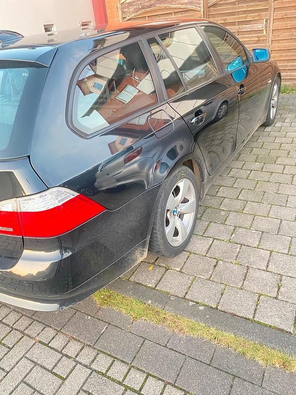 Gebraucht BMW 525 197 PS (144 kW) 2008 Schwarz Kombi