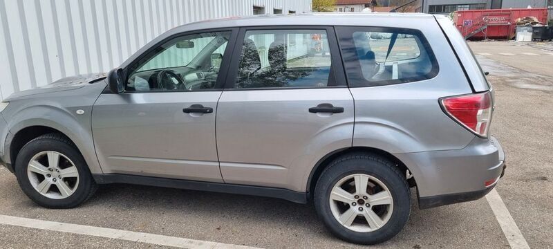 Silber Gebraucht 2010 Subaru Forester Active SUV | 2.250 € (Superpreis) - Bild 1/4