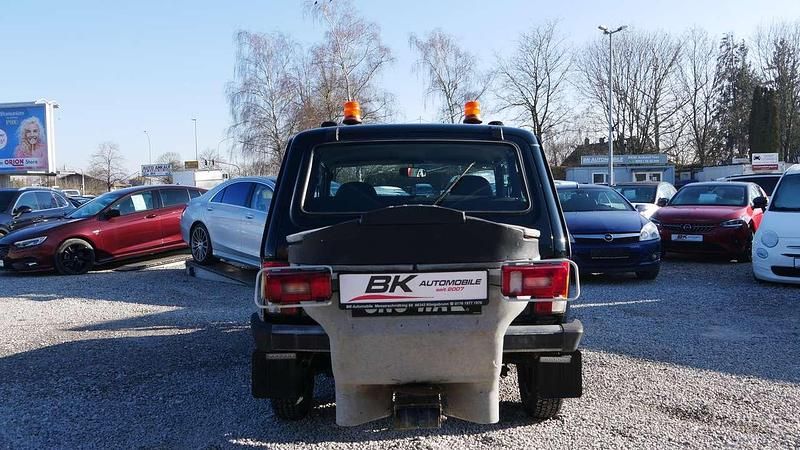 Gebraucht Lada Taiga 83 PS (61 kW) 2015 Schwarz SUV