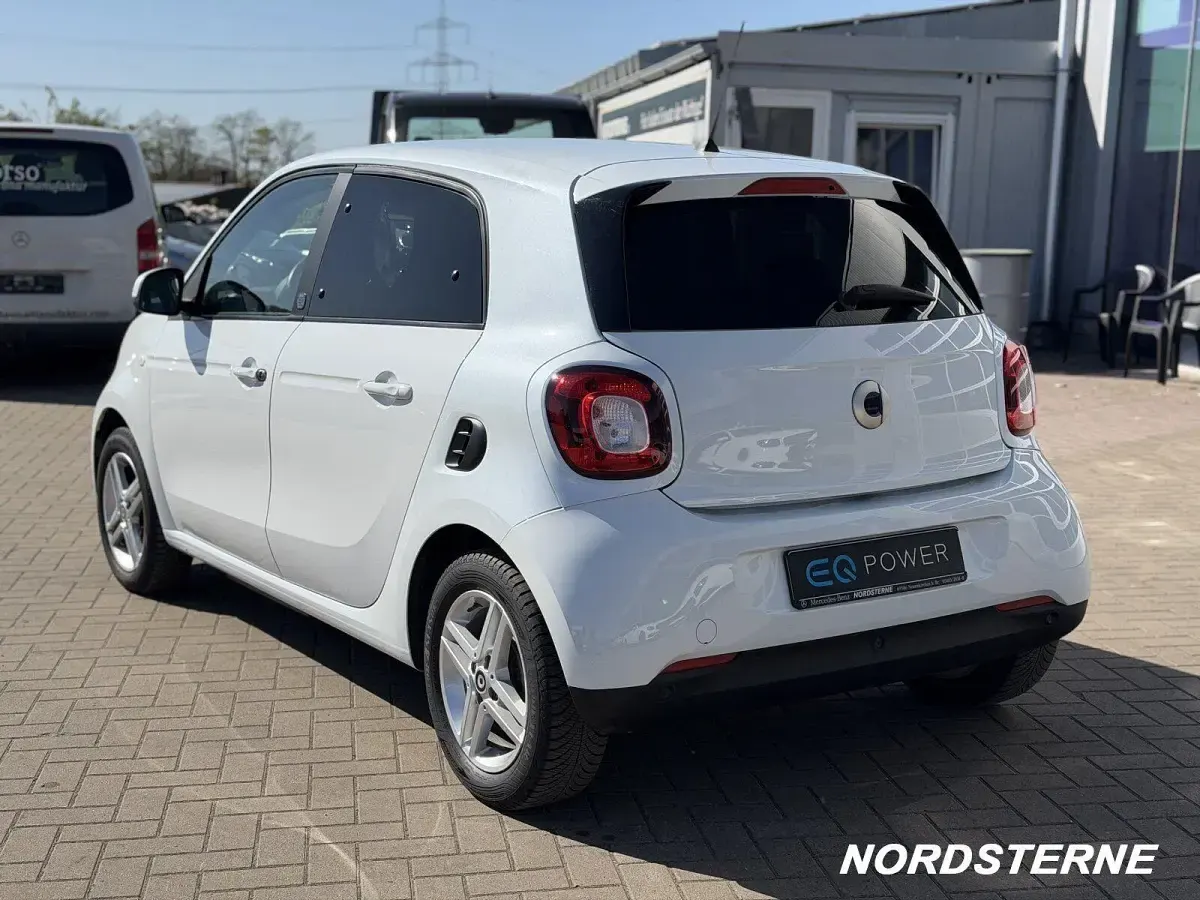Usata Smart ForFour Electric Drive Passion 60 kW (82 CV) 2021 Bianco Utilitaria