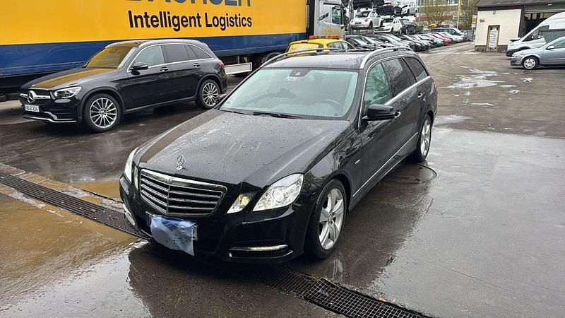Usata Mercedes E300 231 CV (169 kW) 2011 Nero Station wagon