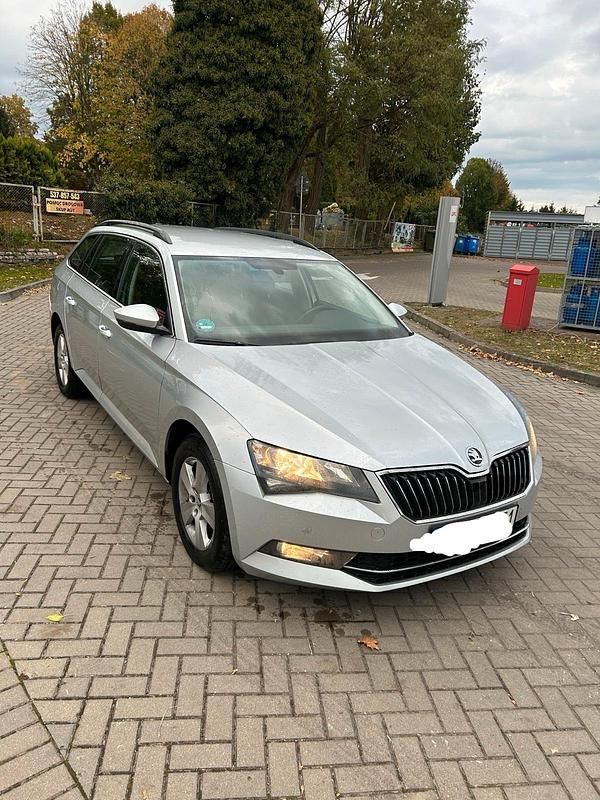 Silber Gebraucht 2016 Skoda Superb Kombi | 8.000 € (Fairer Preis) - Bild 1/4