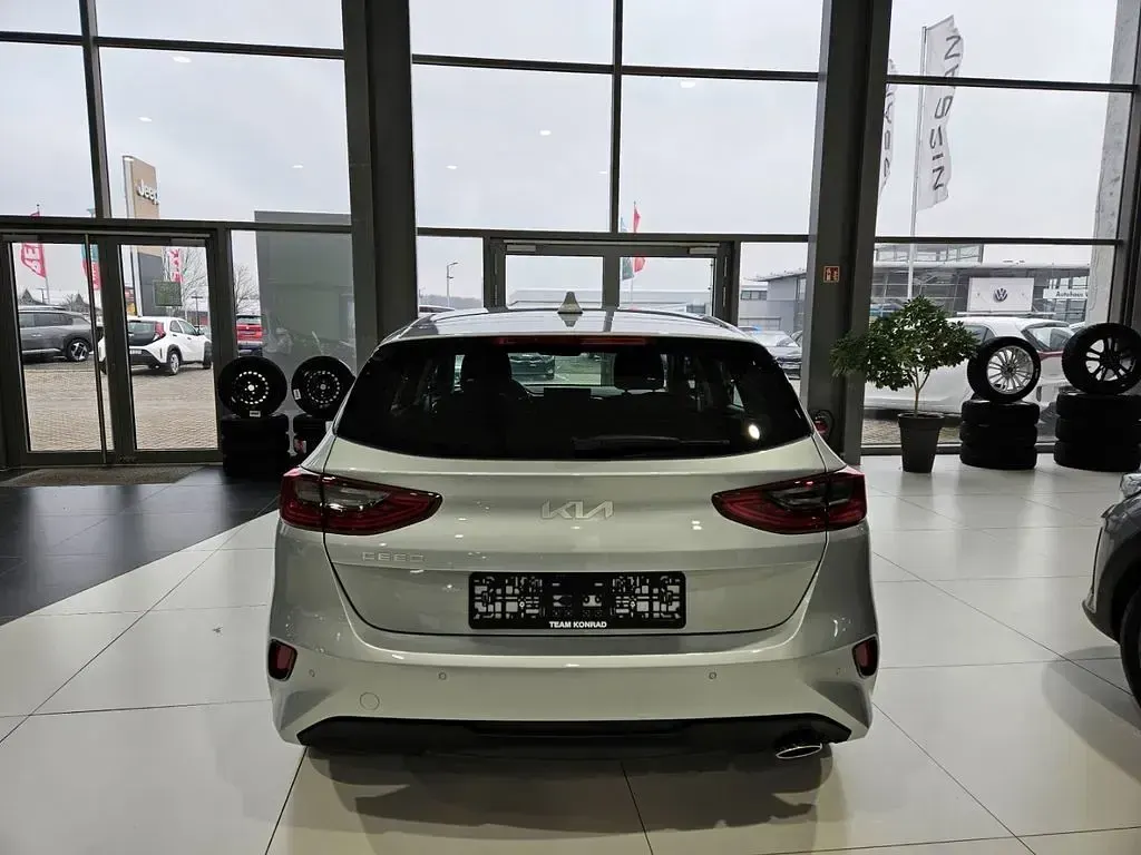 Gebraucht Kia Ceed Vision 101 PS (74 kW) 2024 Silber Kleinwagen