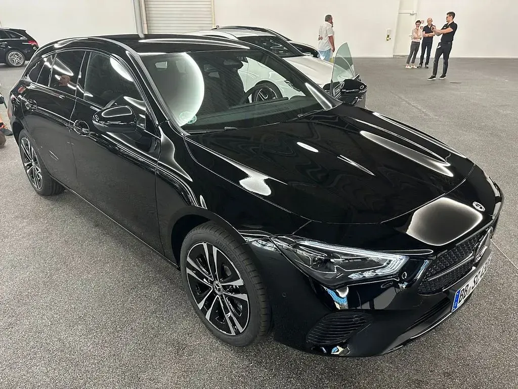 Gebraucht Mercedes CLA250 163 PS (119 kW) 2023 Schwarz Coupé