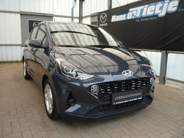 Grau Gebraucht 2021 Hyundai i10 Edition 30 Kleinwagen | 12.680 € (Guter Preis) - Bild 1/4