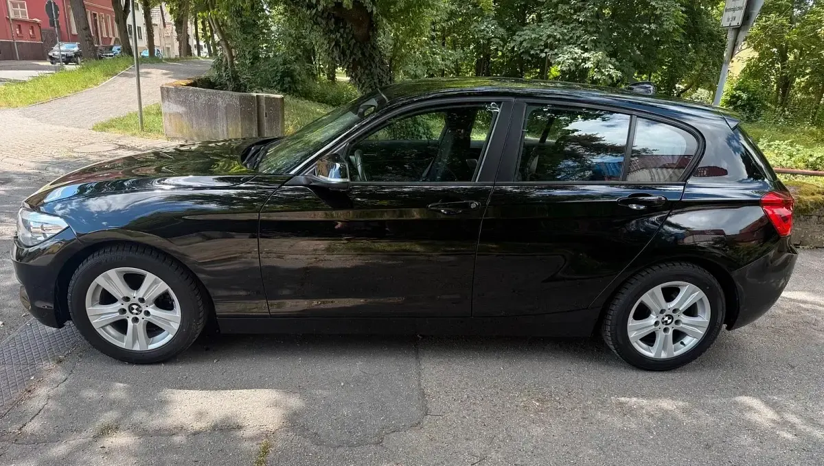Gebraucht BMW 116 Advantage 109 PS (80 kW) 2016 Schwarz Kleinwagen