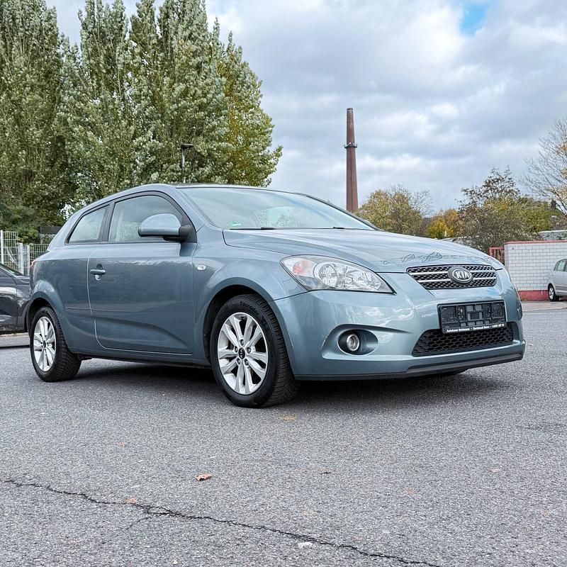 Blau Gebraucht 2008 Kia Ceed Kleinwagen | 2.000 € (Guter Preis) - Bild 1/4