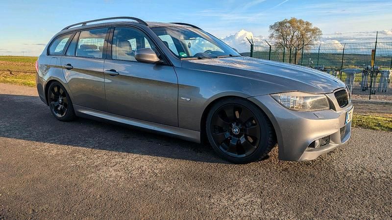 Gebraucht BMW 325 218 PS (160 kW) 2009 Grau Kombi