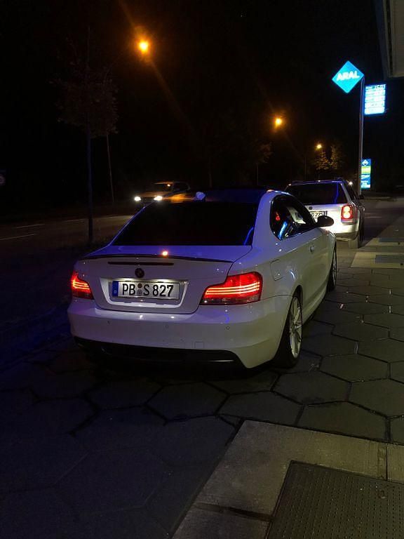 Weiß Gebraucht 2008 BMW 123 Sport Line Kleinwagen | 5.800 € (Fairer Preis) - Bild 1/4