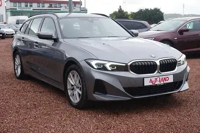 Gebraucht BMW 318 Sport Line 156 PS (114 kW) 2023 Grau metallic Kombi