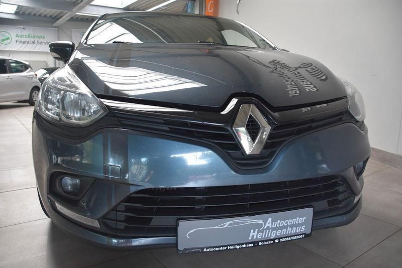 Grau Gebraucht 2017 Renault Clio IV LIMITED Limousine | 4.980 € (Fairer Preis) - Bild 1/4