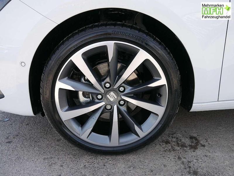 Neu Seat Leon FR 150 PS (110 kW) 2026 Nevadaweiß metallic Limousine