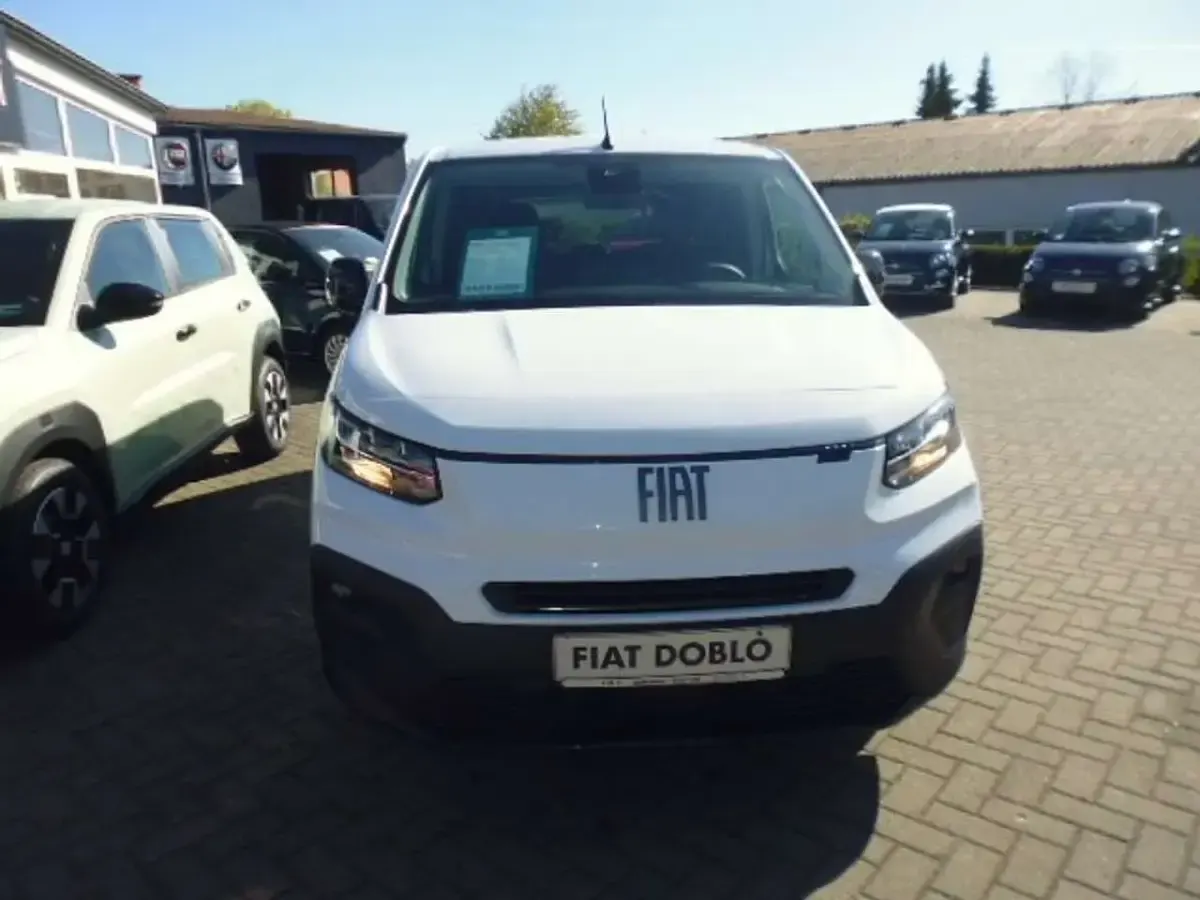 Gebraucht Fiat Doblò 102 PS (75 kW) 2024 Weiß Van / Kleinbus