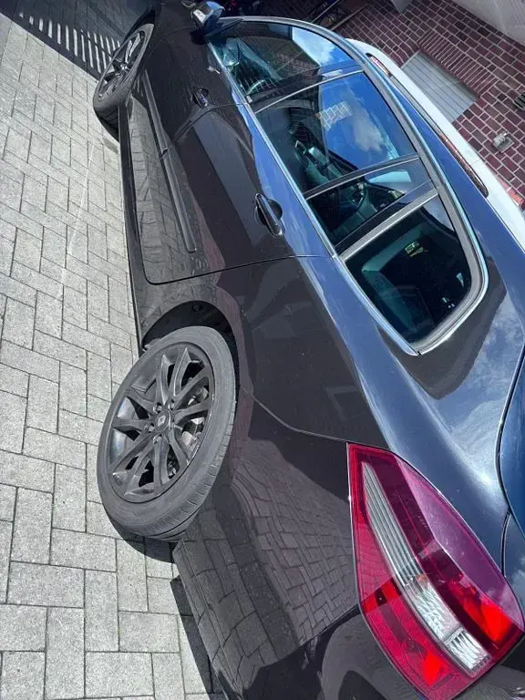 Gebraucht Renault Laguna GrandTour GT 150 PS (110 kW) 2011 Schwarz Kombi
