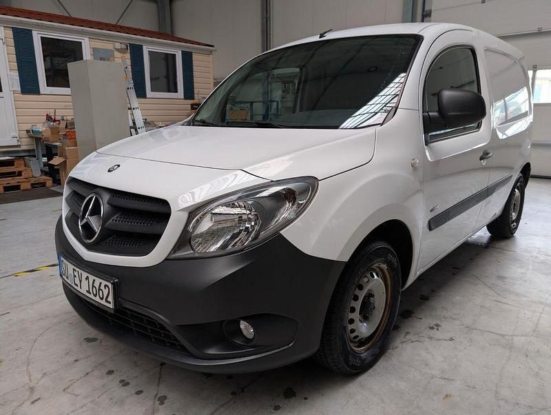 Weiß Gebraucht 2017 Mercedes Citan 109 Van / Kleinbus | 8.999 € - Bild 1/4