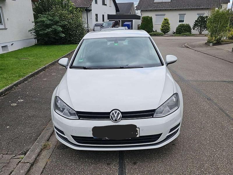 Weiß Gebraucht 2014 VW Golf VII Limousine | 6.600 € (Guter Preis) - Bild 1/4