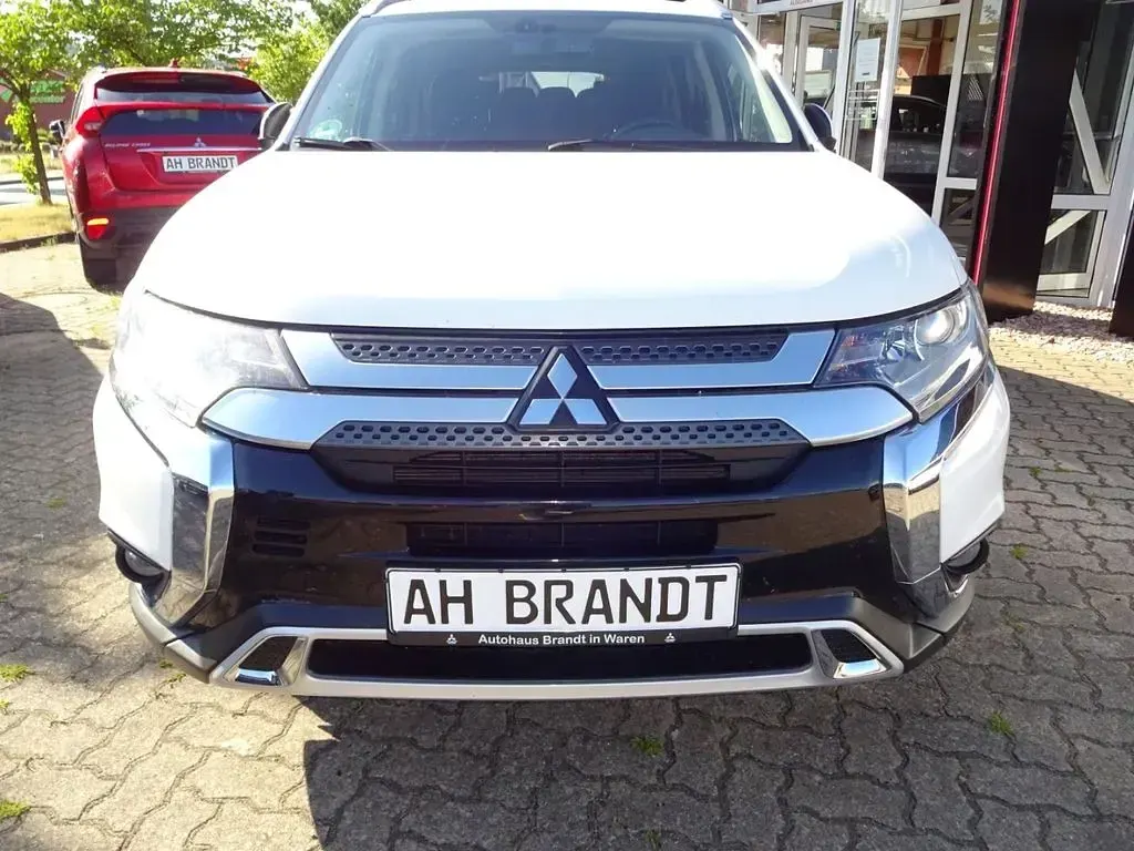 Gebraucht Mitsubishi Outlander Diamant Edition 150 PS (110 kW) 2019 Weiß SUV