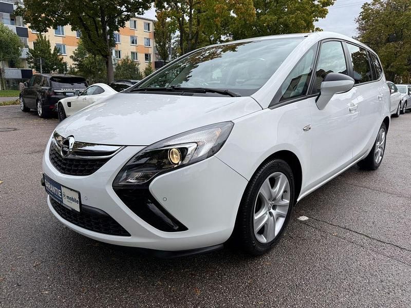 Weiß Gebraucht 2016 Opel Zafira Tourer Edition Van / Kleinbus | 9.900 € (Fairer Preis) - Bild 1/4