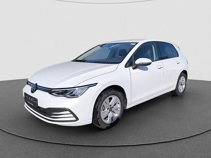 Second-hand VW Golf VIII Life 116 CP (85 kW) 2023 Alb Berlinǎ