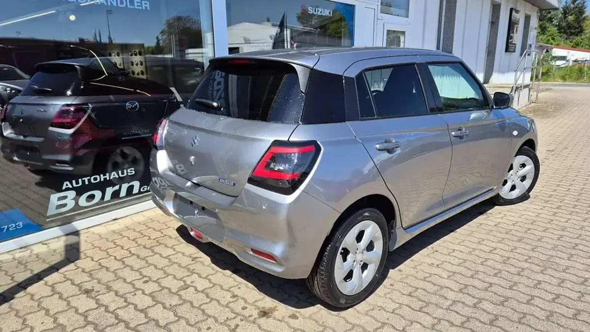 Neu Suzuki Swift Comfort 83 PS (61 kW) 2025 Premium silver met. Kleinwagen