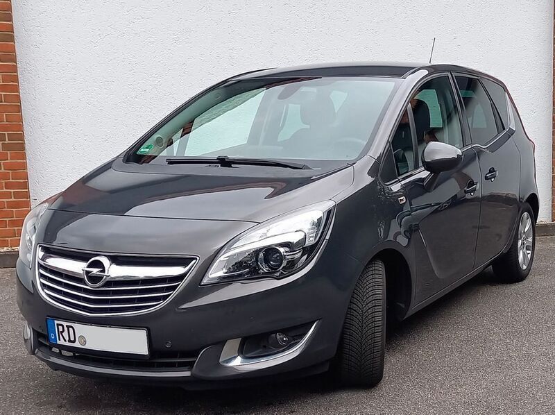 Grau Gebraucht 2016 Opel Meriva Edition Van / Kleinbus | 8.888 € (Etwas zu teuer) - Bild 1/4