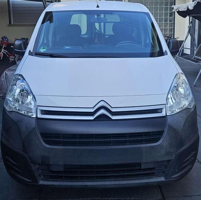 Weiß Gebraucht 2017 Citroën Berlingo Feel Van / Kleinbus | 7.200 € (Guter Preis) - Bild 1/4