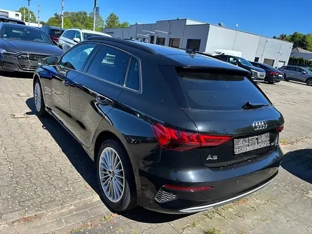 Używany Audi A3 Advanced 150 KM (110 kW) 2023 Czarny Sedan/Limuzyna