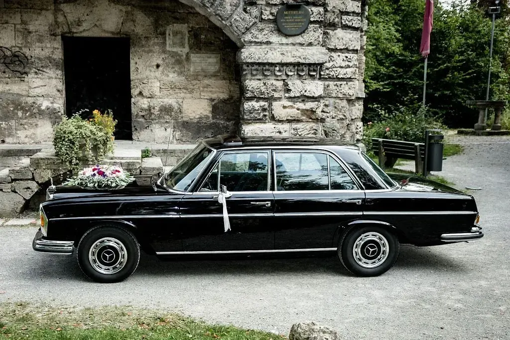 Gebraucht Mercedes 280 200 PS (147 kW) 1971 Schwarz Limousine