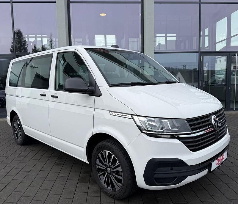 Weiß Gebraucht 2021 VW T6.1 Family Van | 33.991 € (Teuer) - Bild 1/4
