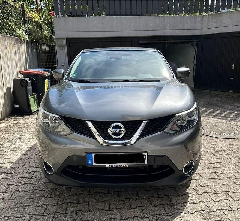 Grau Gebraucht 2017 Nissan Qashqai N-Connecta SUV | 13.200 € (Guter Preis) - Bild 1/4