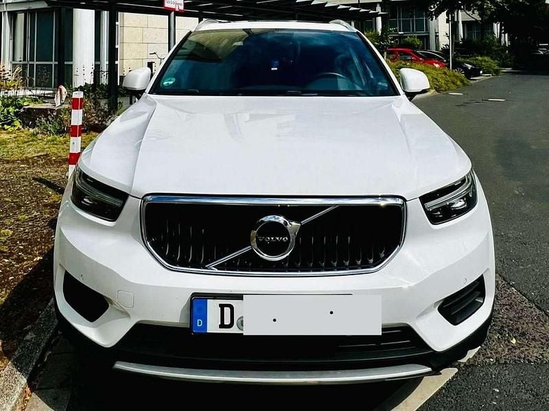 Weiß Gebraucht 2018 Volvo XC40 Momentum SUV | 21.950 € (Guter Preis) - Bild 1/4