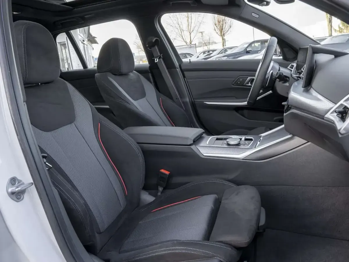 Gebraucht BMW 330 M Sport 245 PS (180 kW) 2025 Weiß Kombi