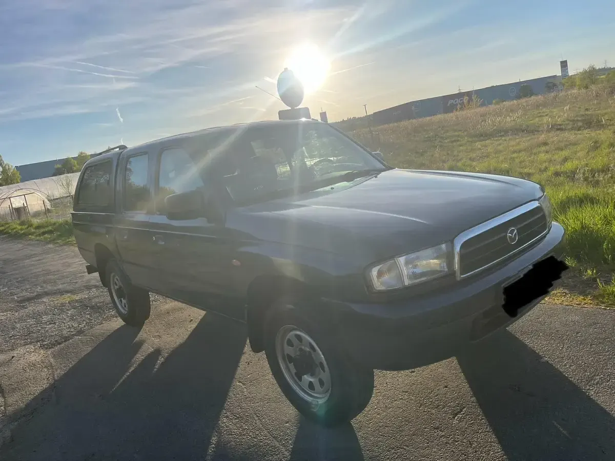 Second-hand Mazda B Series 109 CP (80 kW) 2003 Albastru Pickup