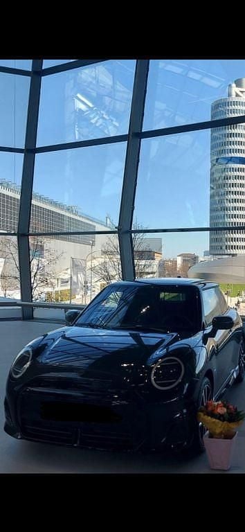 Gebraucht Mini Cooper SE 160 kW (218 PS) 2025 Schwarz Kleinwagen